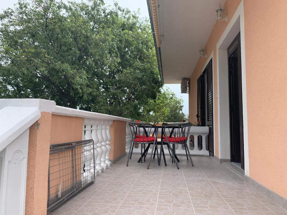 Apartmani Spomenka Seline Exterior foto